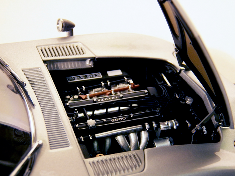 Illustration for article titled LaLD Car Week 1:18 AutoArt Toyota 2000gt